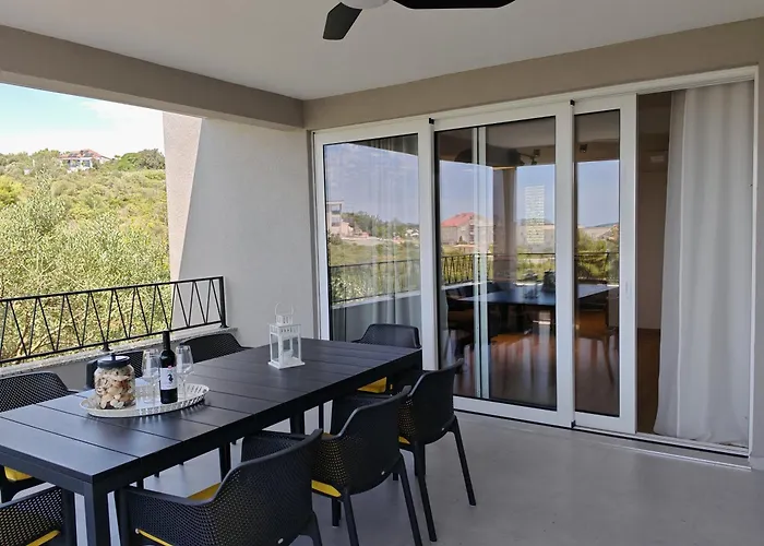 Apartment Olive Tree 2 Zecevo